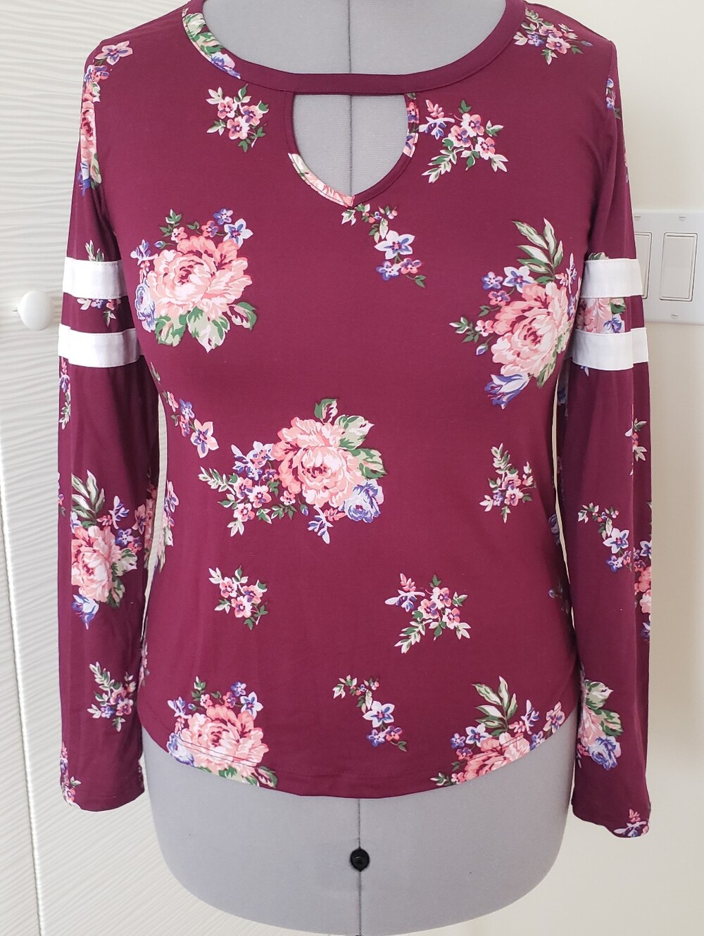 Joe Boxer Burgundy Floral Long Sleeve Keyhole Top with White Sleeve Stripes Sz.M